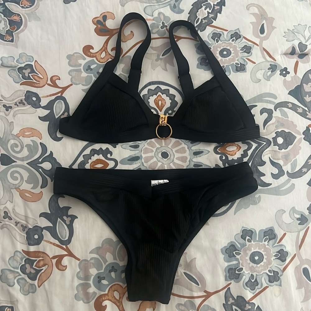 Kamoni Black O-ring Wide Straps Back Hook High Leg Cut Low Waist Bikini